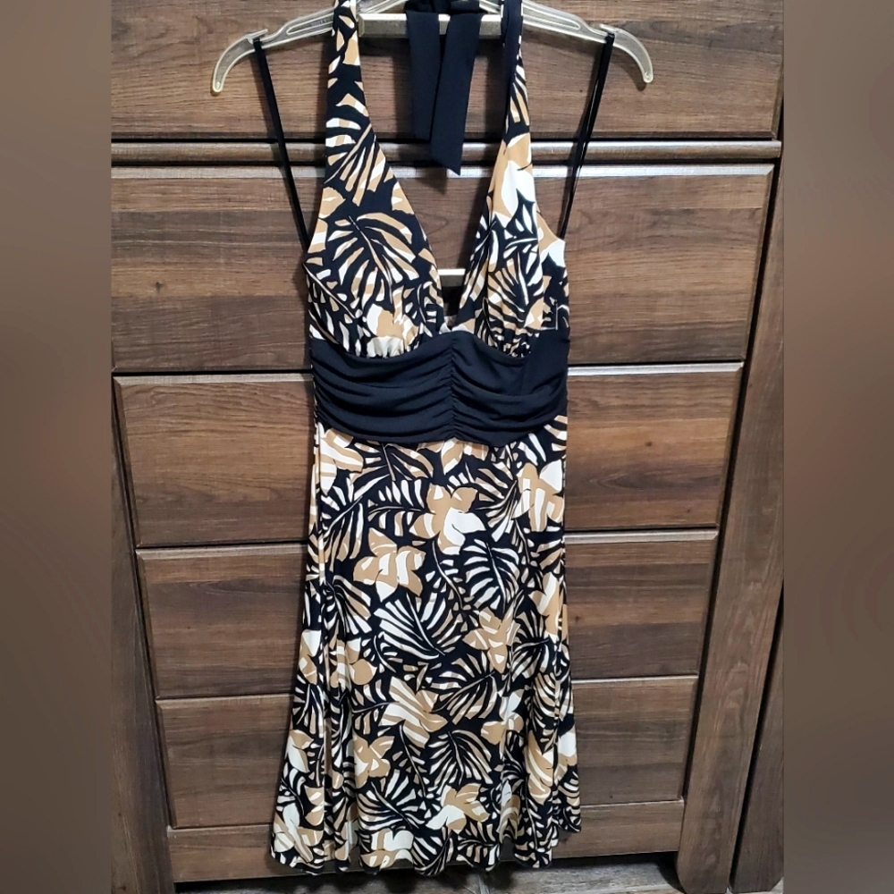 Womans floral midi dress.